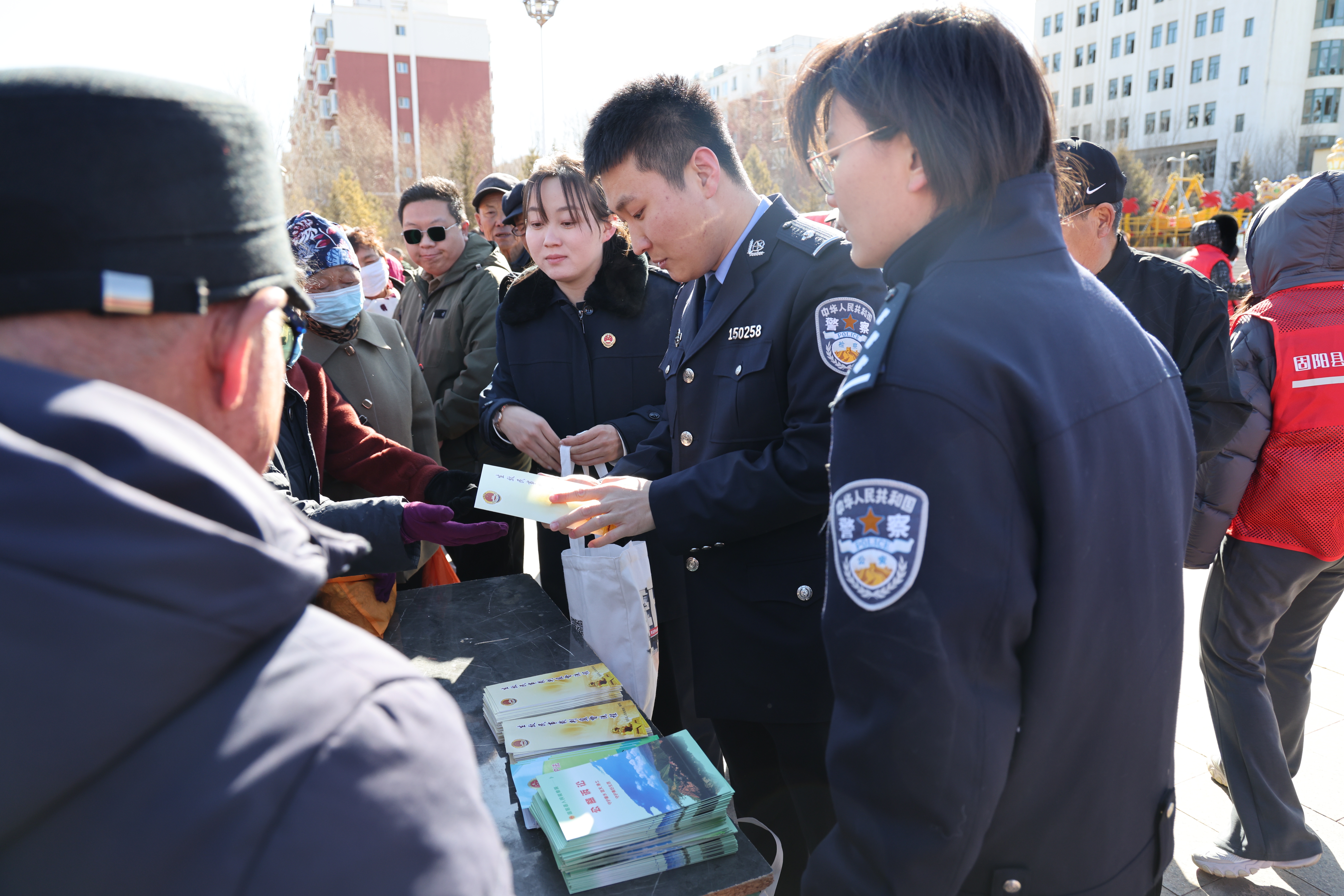 �׷澫�������� ���δ���ů���ġ���������������Ժ��֧������˾�������ӿ�չ��ѧ�׷桤����ʵ�����ж�������